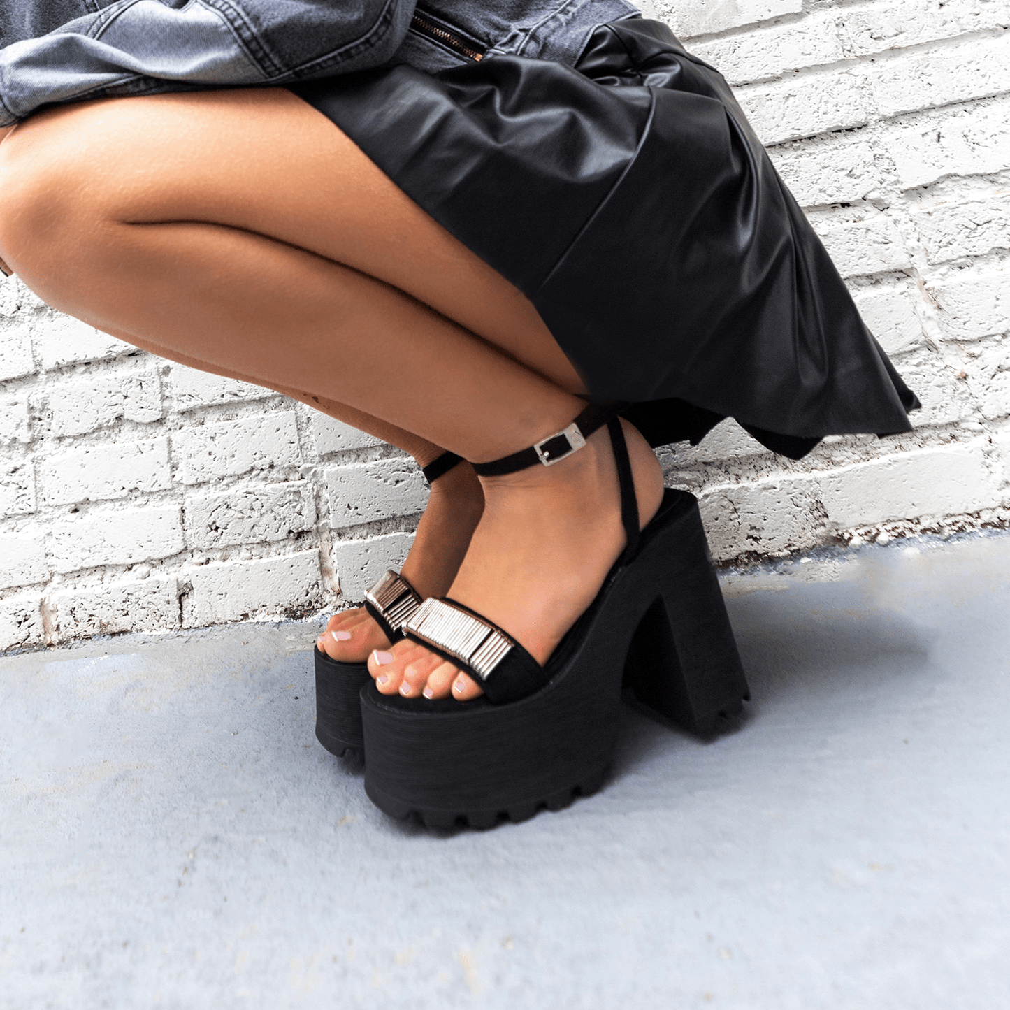 Sandalia Plataforma Negra Mujer 35281