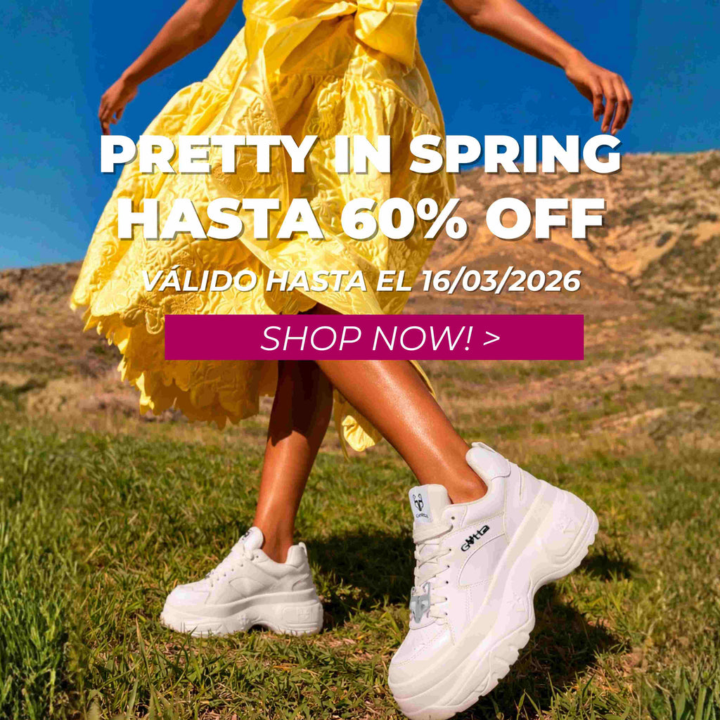 Mujer con vestido amarillo usando zapatillas blancas en colección primavera con descuento hasta 60%